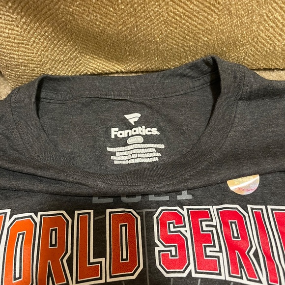 World Series Houston Astros and Atlanta Braves 2021 T-shirt Size Medium - Picture 2 of 2